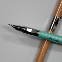 宏强 2072 彩钢笔 学生用笔
